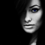 Blue-Eye-Girl-Black-Background-For-Ubuntu