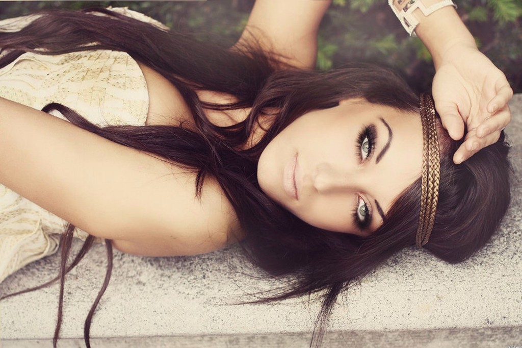 Pretty girl with eyes wallpaper