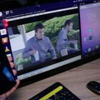 intel-shows-android-powered-prototype-that-transforms-into-debian-over-hdmi.jpg