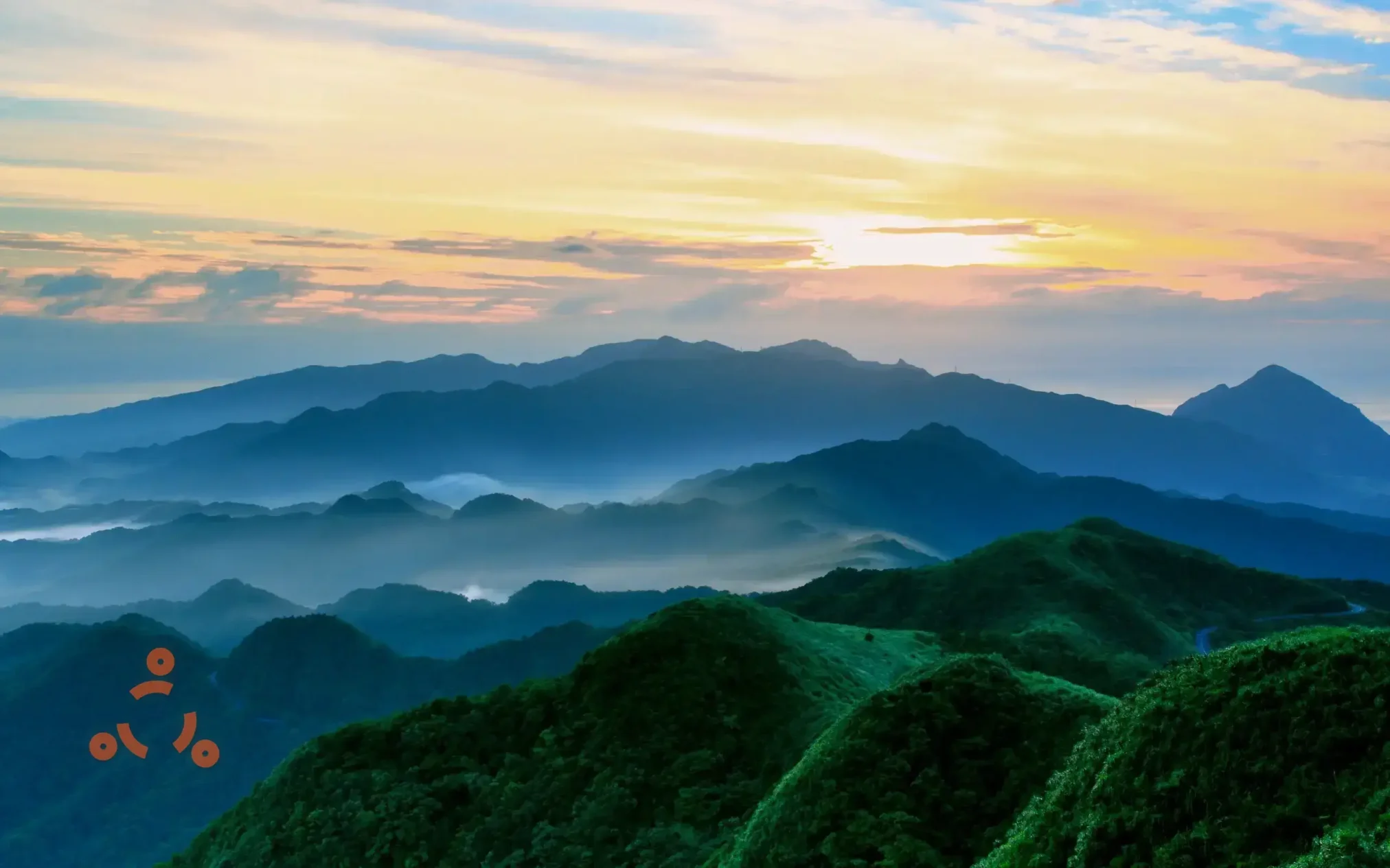 Mist sunset on mountain ubuntu logo - 27 Mountain Ubuntu Wallpapers in HD and 4K