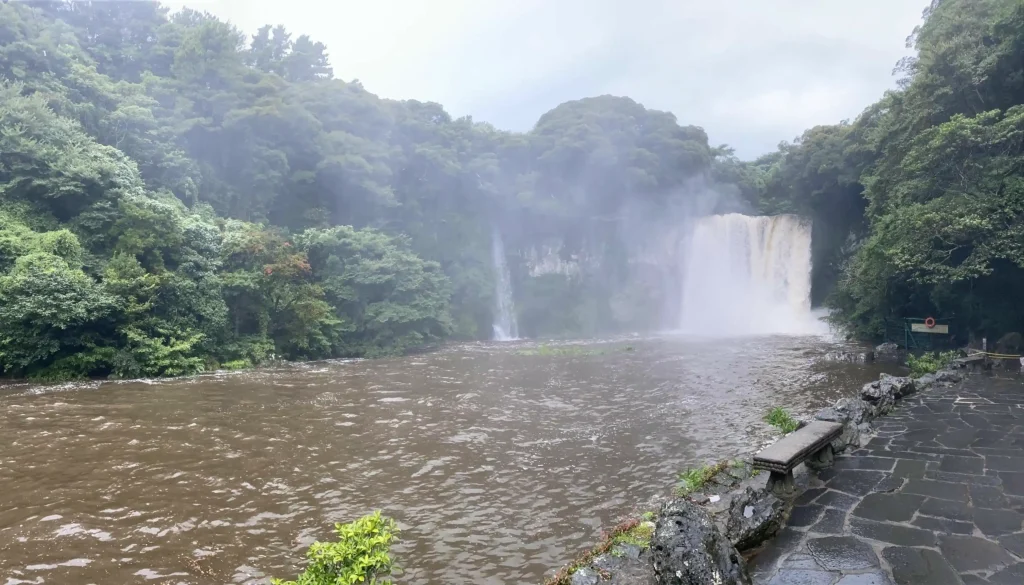 Cheonjiyeon waterfall by joshua park