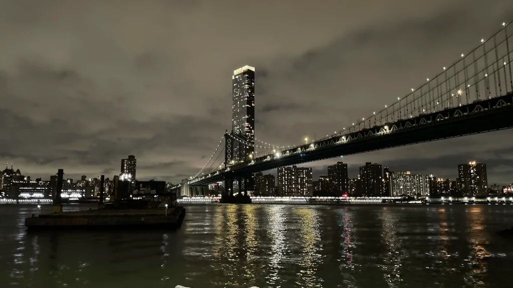 Manhattan bridge by joshua park