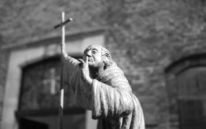 Be quiet priest sculpture in venlo by raffael herrmann