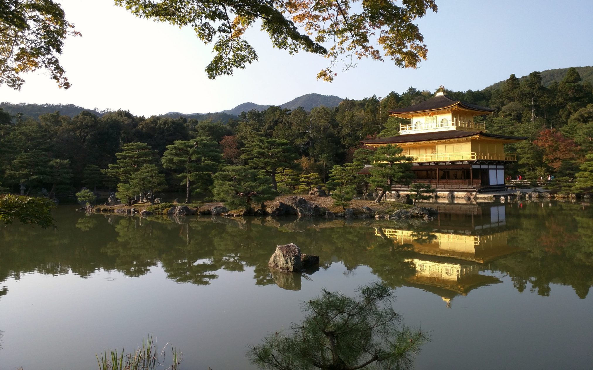 Kinkaku ji by elizabeth k joseph - Xubuntu 26.04 Wallpapers, Official Xfce Collection