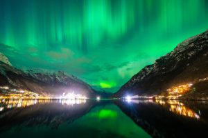 Norway lights - Ubuntu 26.04 Wallpapers - Official Resolute Raccoon Collection