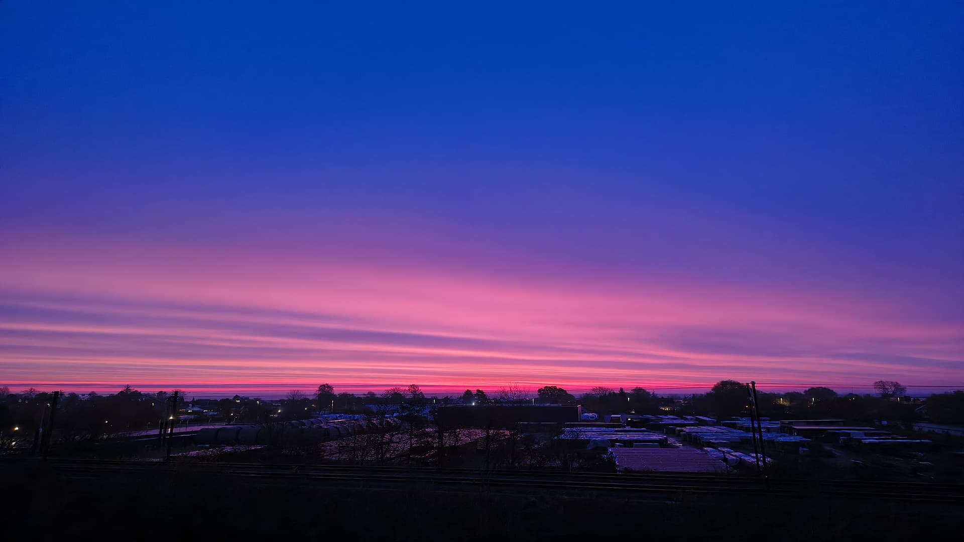 Purple dawn denmark - Ubuntu 26.04 Wallpapers - Official Resolute Raccoon Collection