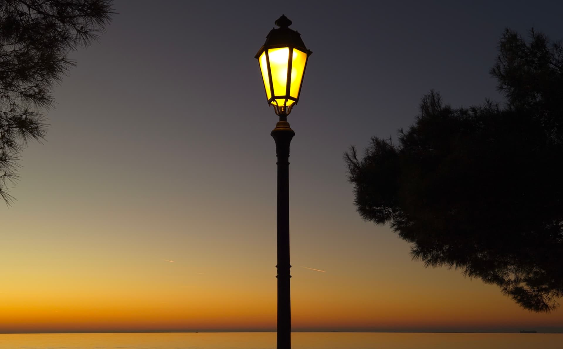 Sunset in trieste italy - Ubuntu 26.04 Wallpapers - Official Resolute Raccoon Collection