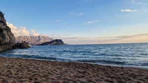 A day on beach by relja trdenic - Ubuntu Budgie 26.04 Wallpapers - Official Indigo Collection