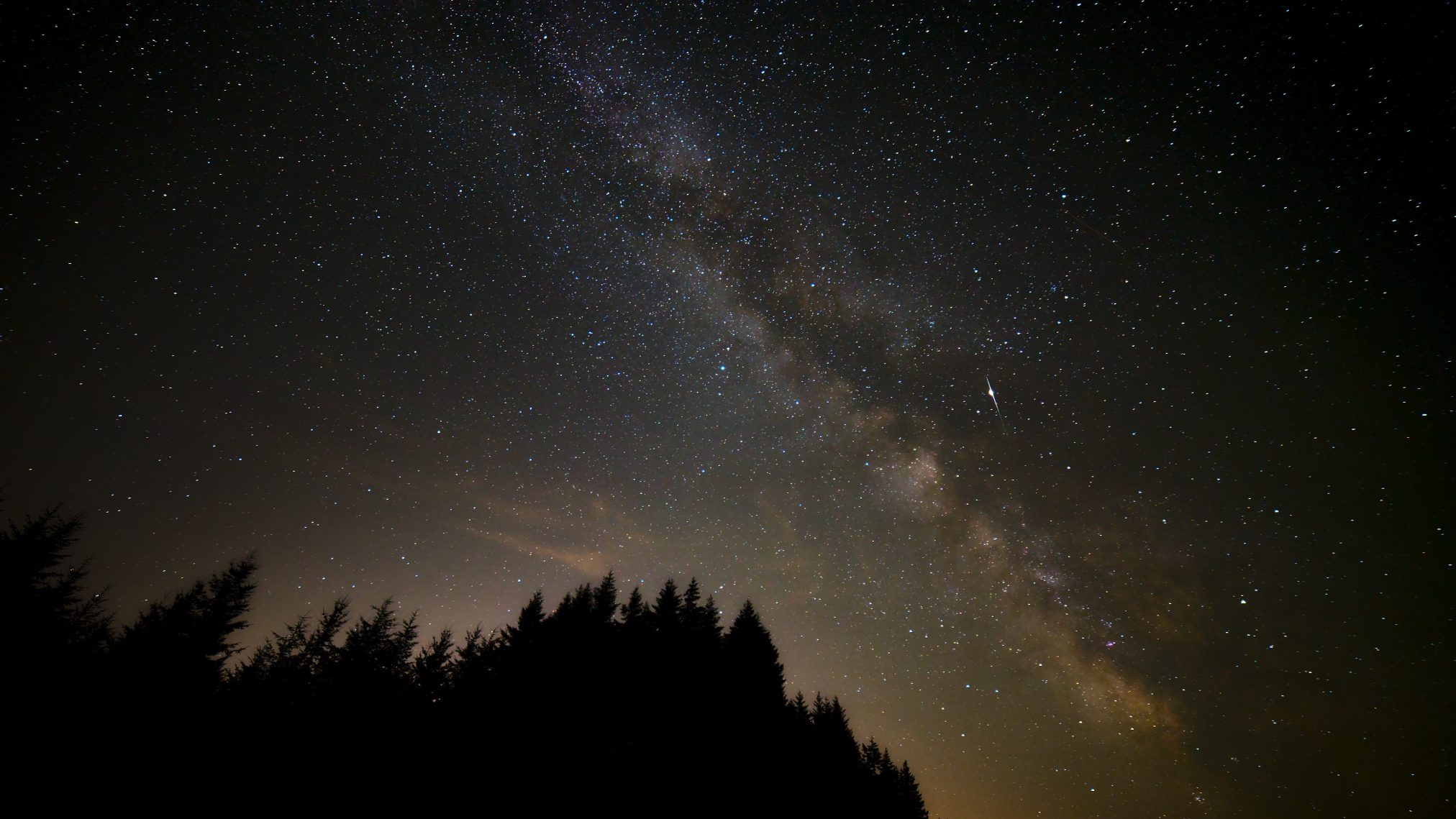 Jeff morgan stub stewart iridium flare 4k - Xubuntu 26.04 Wallpapers, Official Xfce Collection