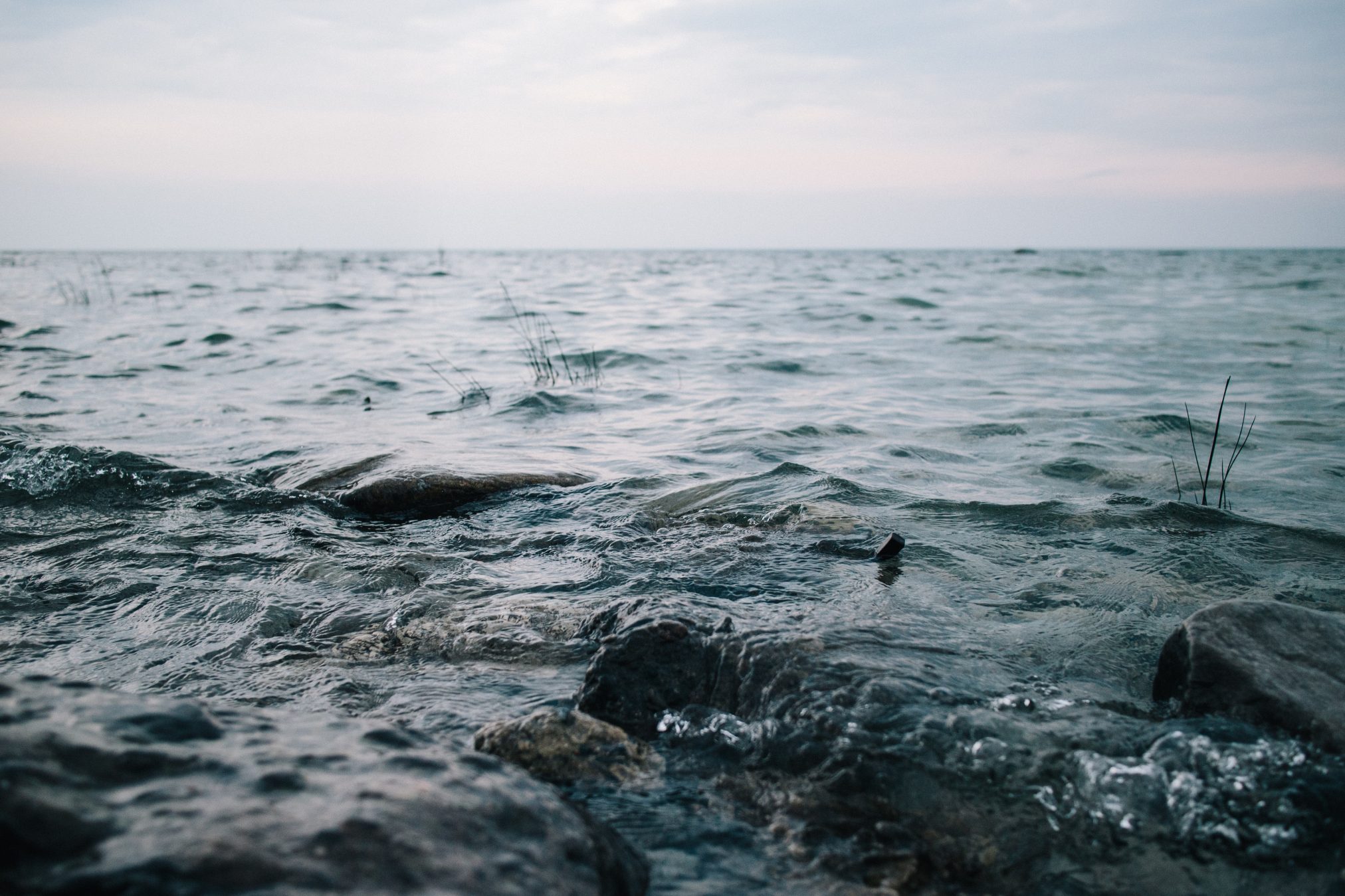 Rough water by ryan mcgilchrist - Ubuntu Budgie 26.04 Wallpapers - Official Indigo Collection