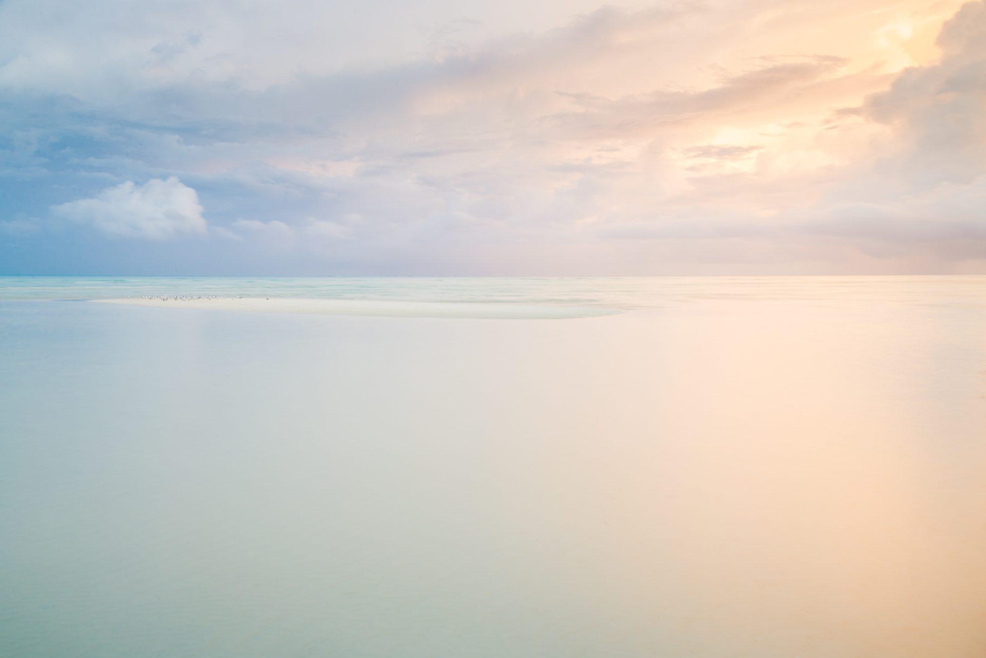 Sea sky light by didier baertschiger - Ubuntu Budgie 26.04 Wallpapers - Official Indigo Collection