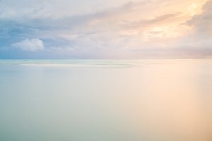 Sea sky light by didier baertschiger - Ubuntu Budgie 26.04 Wallpapers - Official Indigo Collection