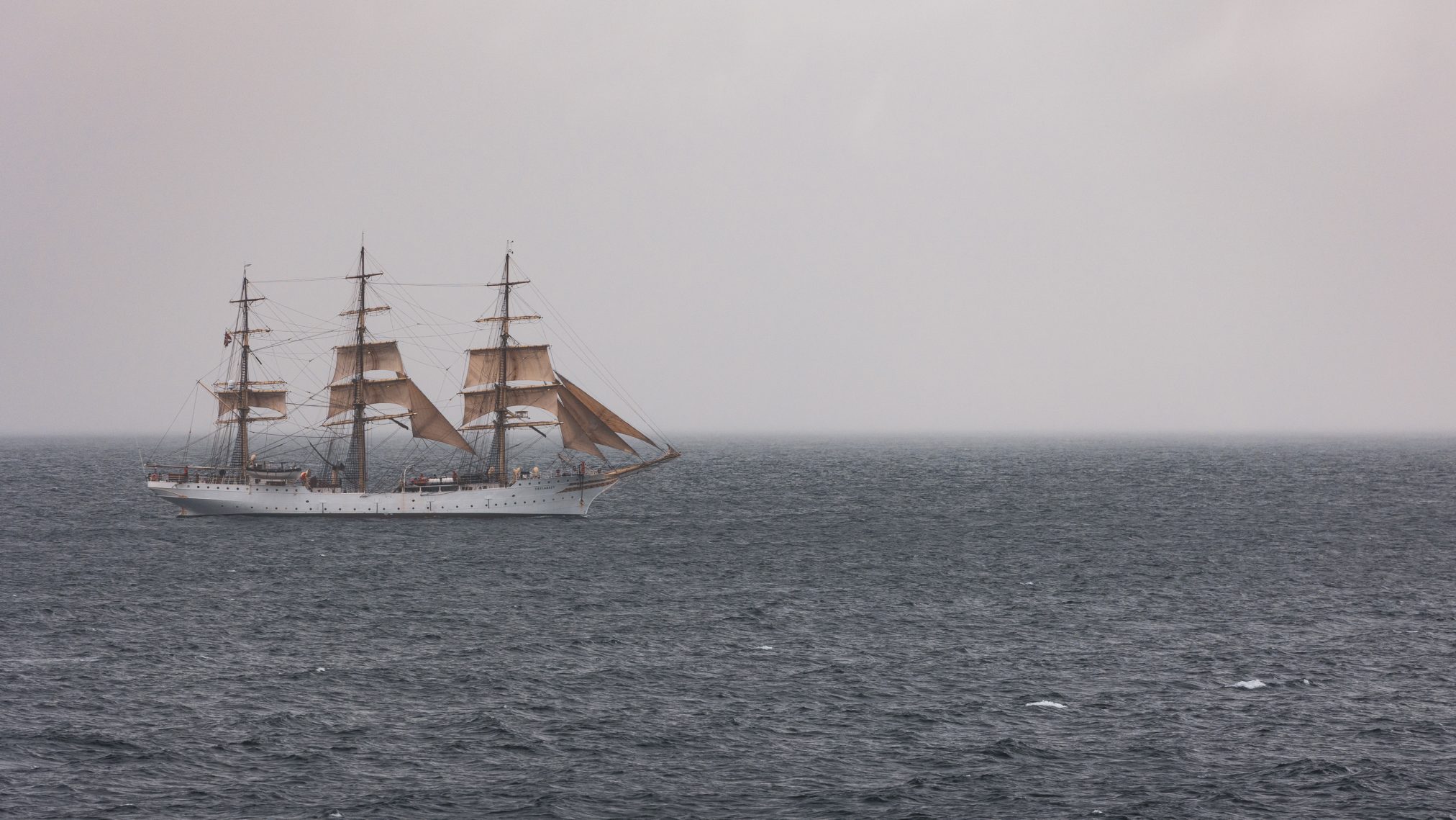 Ship to nowhere by acedexplorerabl - Ubuntu Budgie 26.04 Wallpapers - Official Indigo Collection