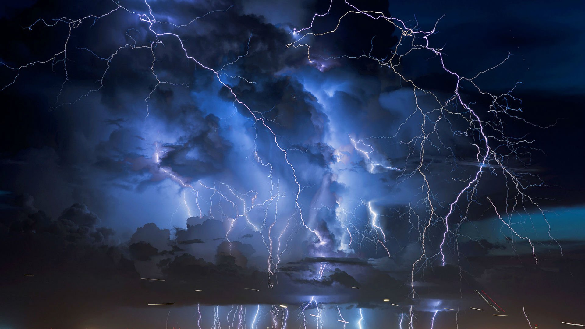 Thunder - Ubuntu 26.04 Wallpapers - Official Resolute Raccoon Collection