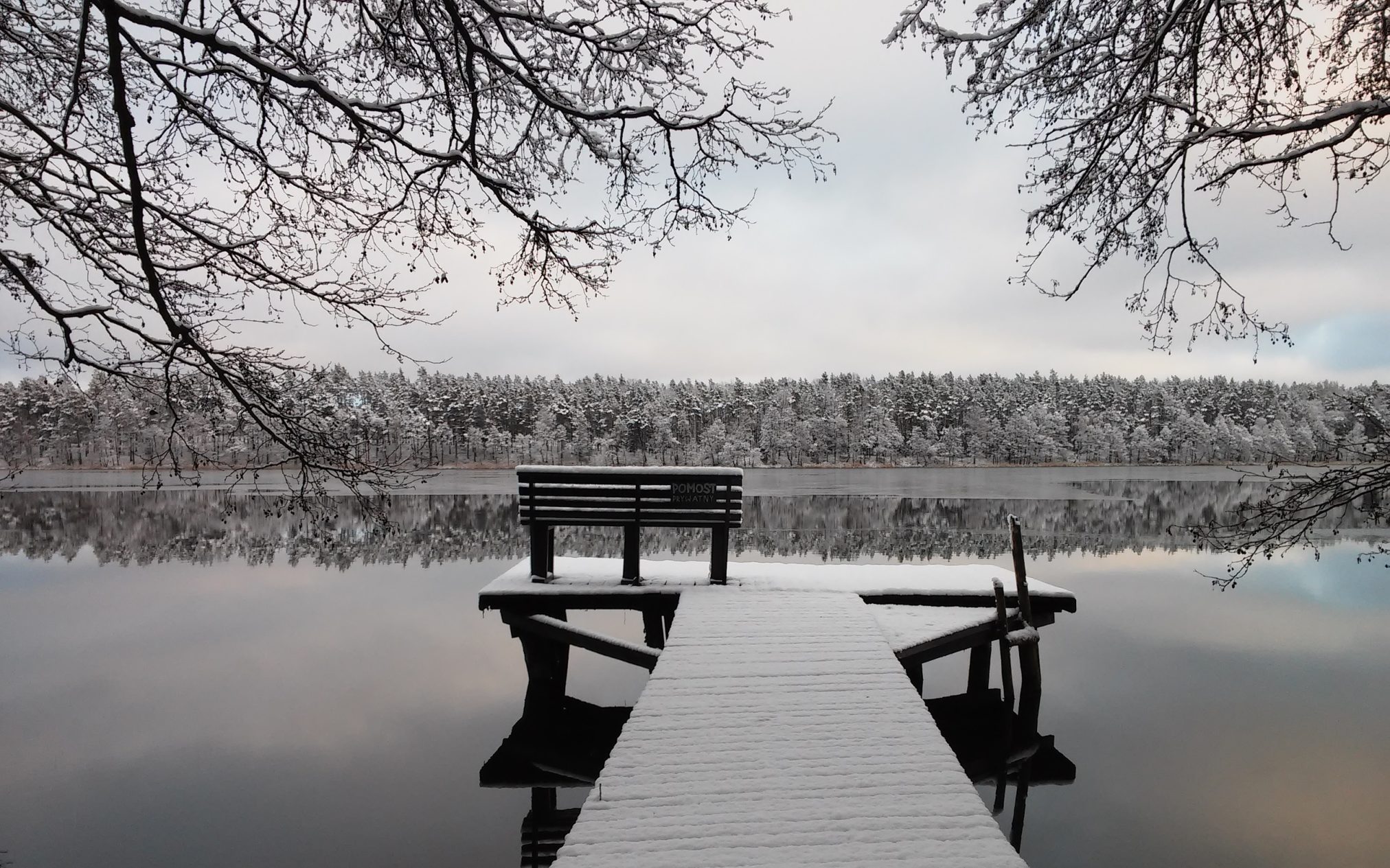 1604 dockwinter januszgolab - Ubuntu Studio 26.04 Wallpapers - Official Collection
