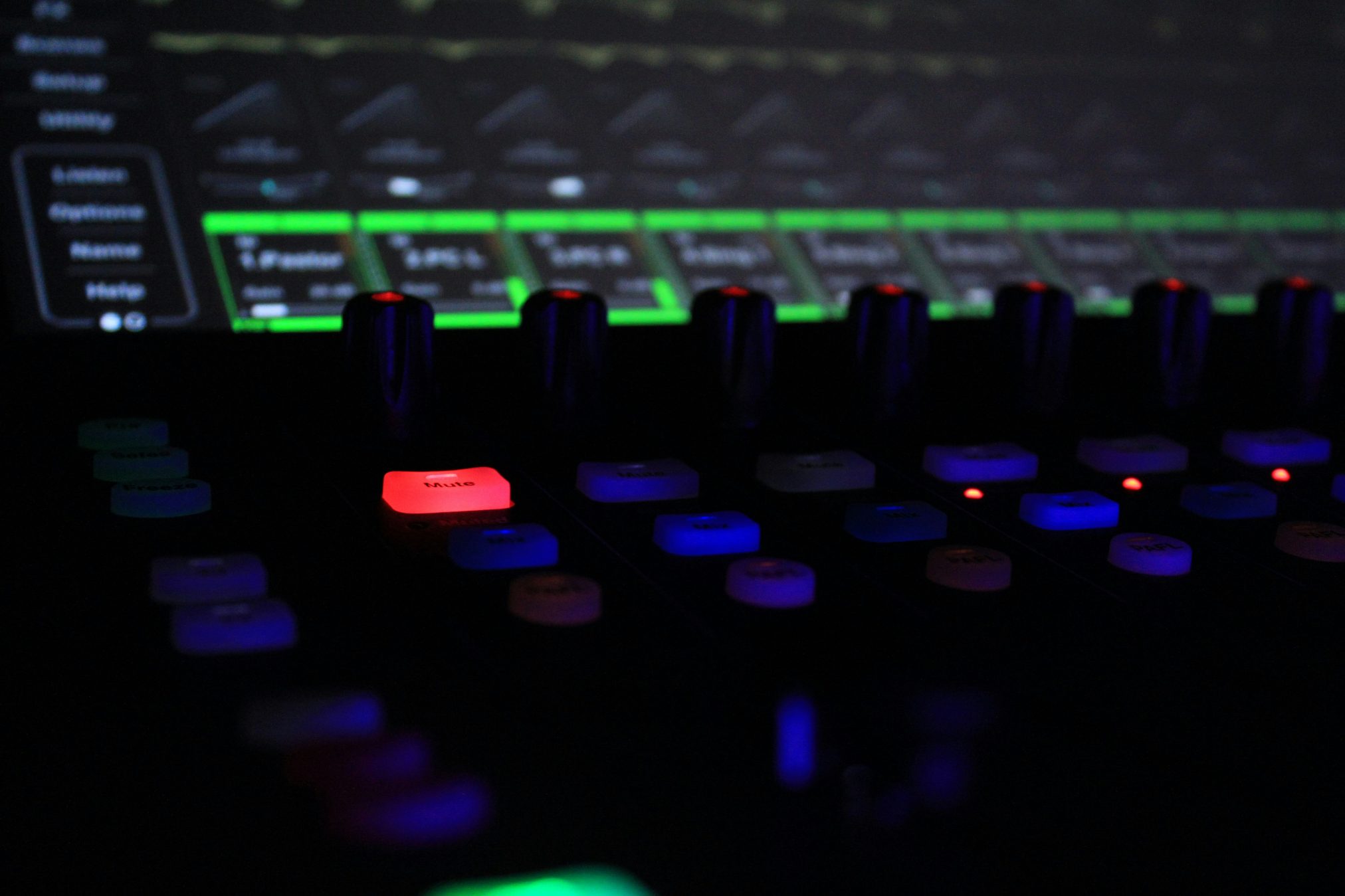 2604 drew bae allen heath avantis - Ubuntu Studio 26.04 Wallpapers - Official Collection