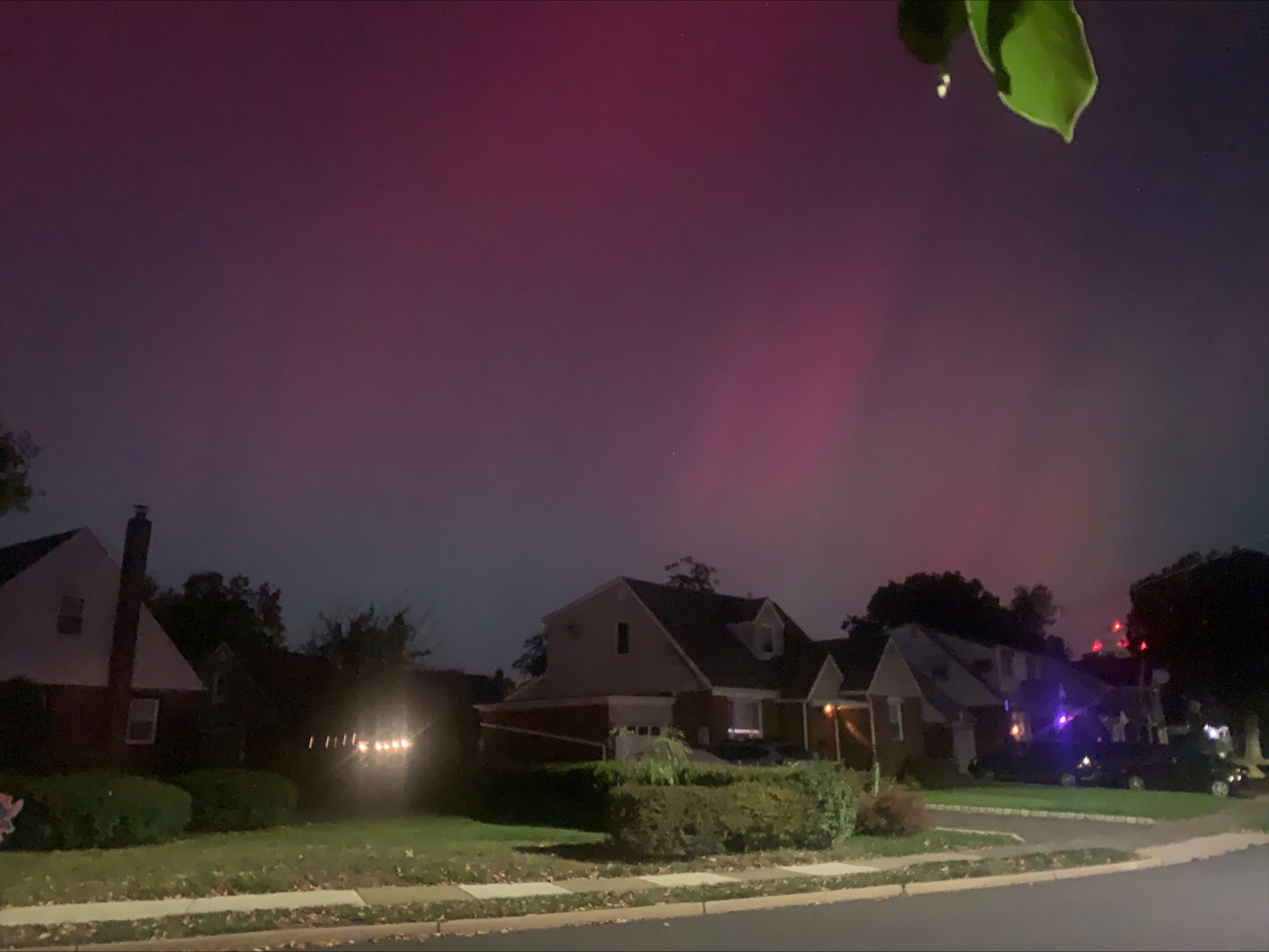 Aurora borealis by joshua peisach - Ubuntu Cinnamon 26.04 Wallpapers - Official Resolute Raccoon Collection