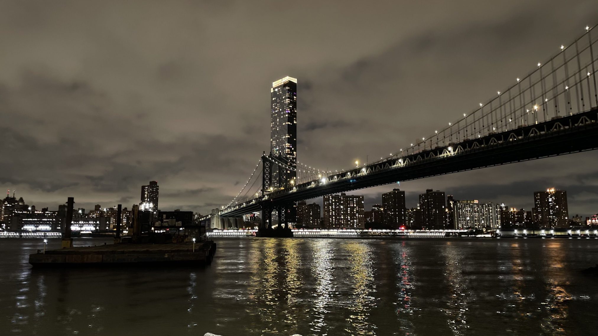 Manhattan bridge by joshua park - Ubuntu Cinnamon 26.04 Wallpapers - Official Resolute Raccoon Collection