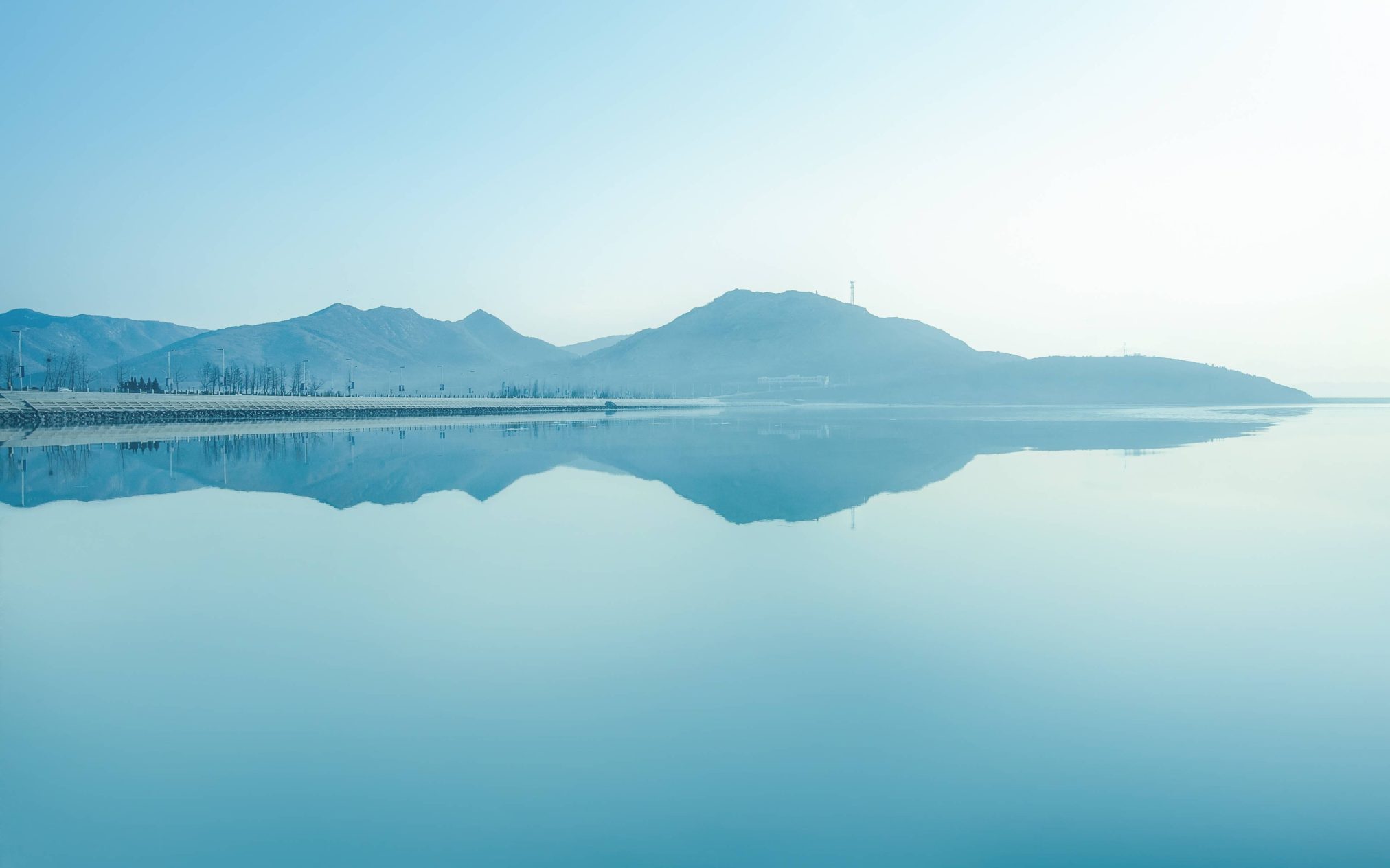 Beach down - Ubuntu Kylin 26.04 Wallpapers - Official Chinese-Themed Collection