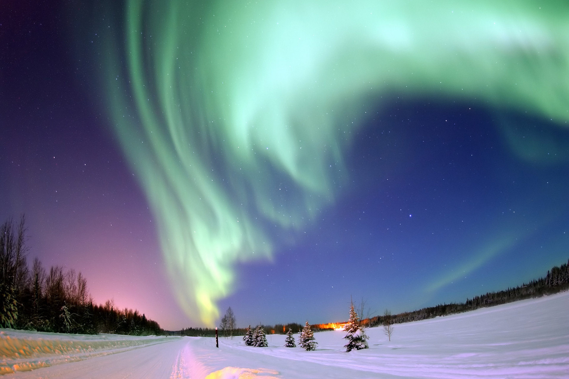 Edubuntu northern lights - Edubuntu 26.04 Wallpapers - Official Education-Themed Collection