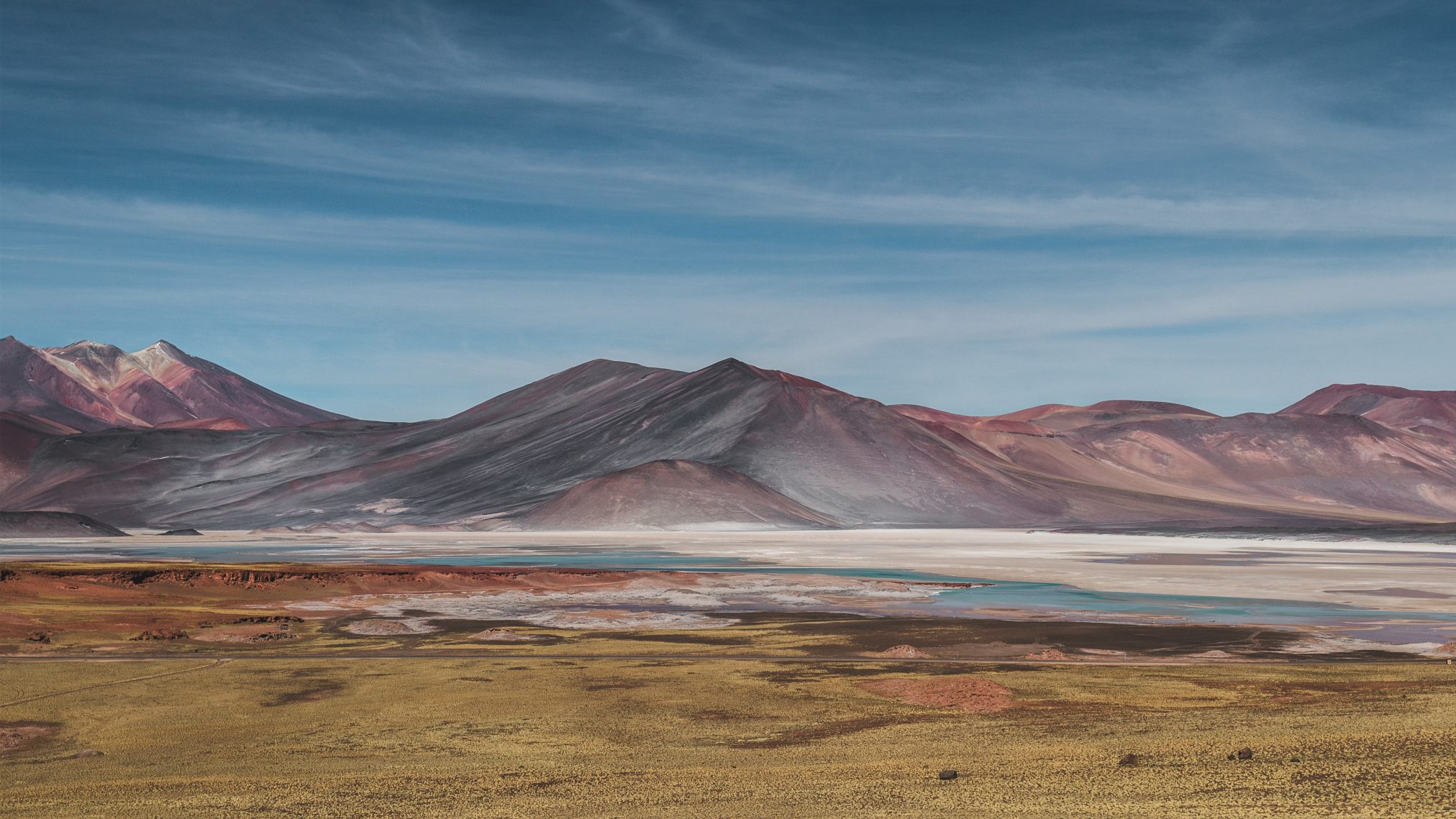 Mountain range - Ubuntu Kylin 26.04 Wallpapers - Official Chinese-Themed Collection